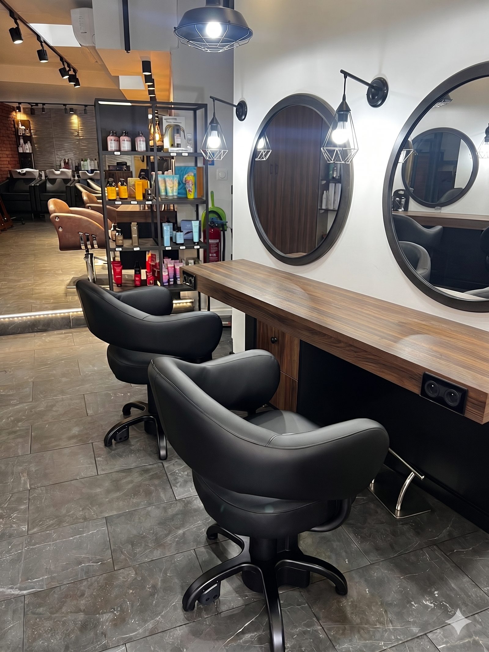 Salon de coiffure équipé en Île-de-France par VO Concept