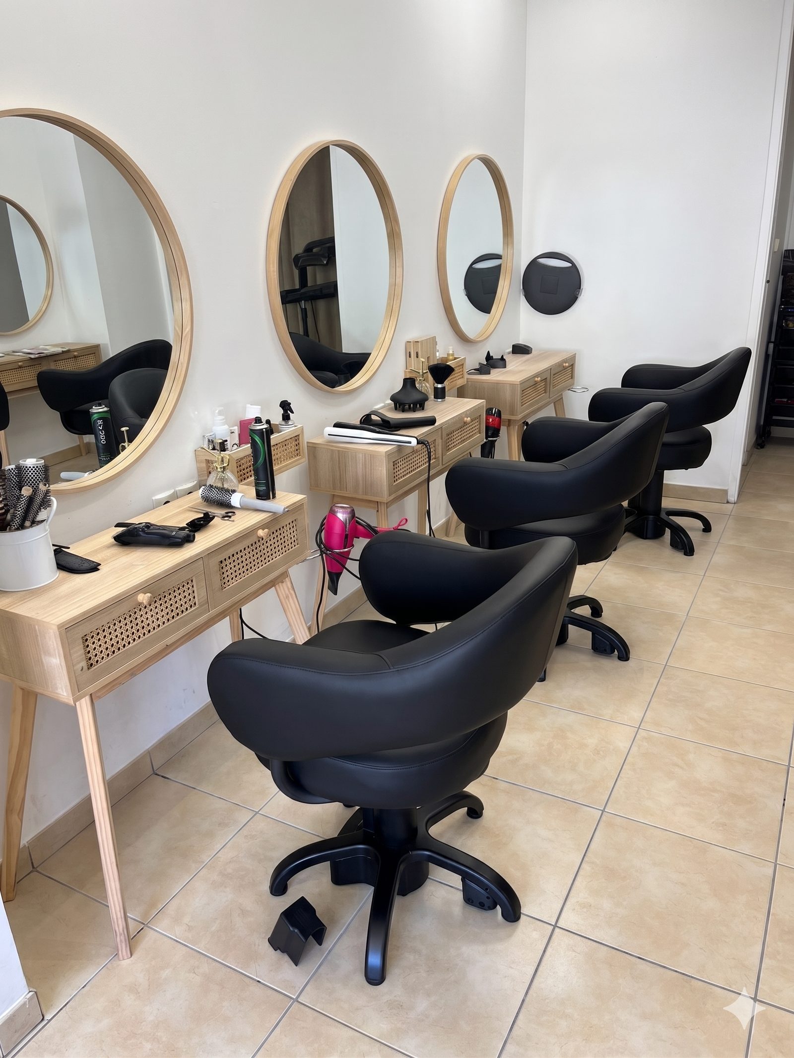 Salon de coiffure équipé en Île-de-France par VO Concept