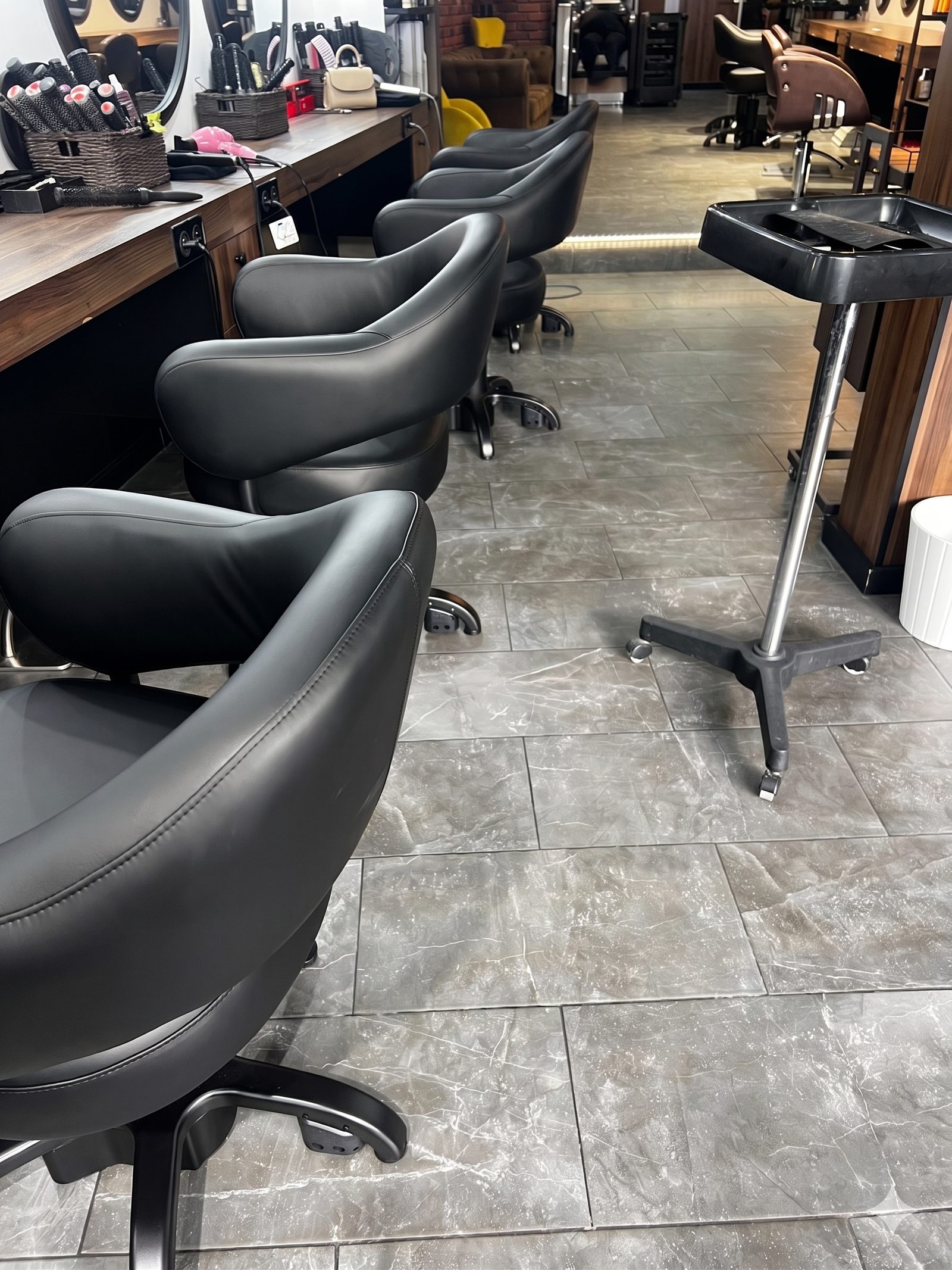 Salon de coiffure équipé en Île-de-France par VO Concept